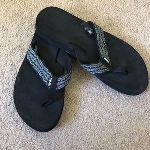Teva flip flops size 10